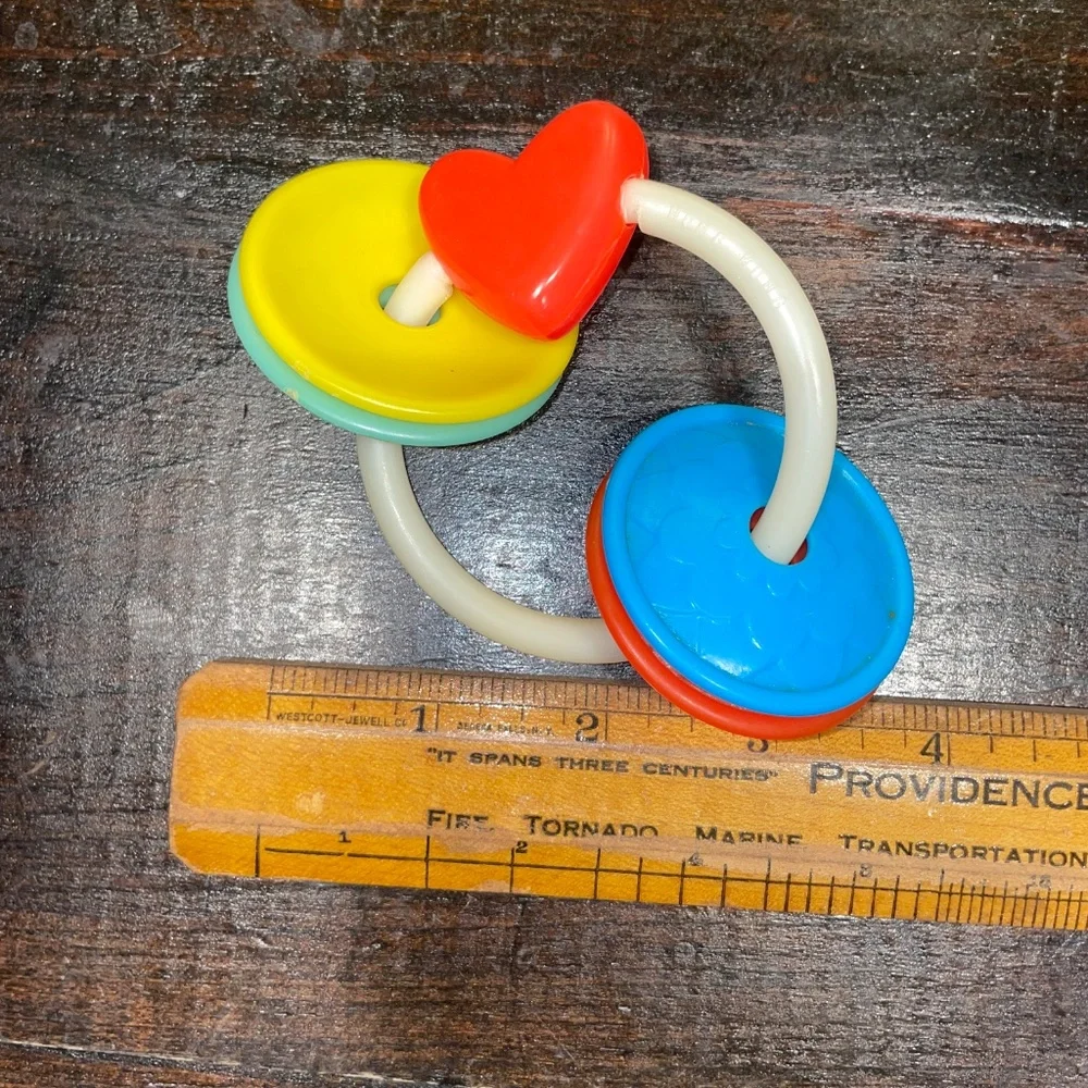 Vintage Kidentials Rainbow Heart‎ Baby Nursery Charms Toy 1987